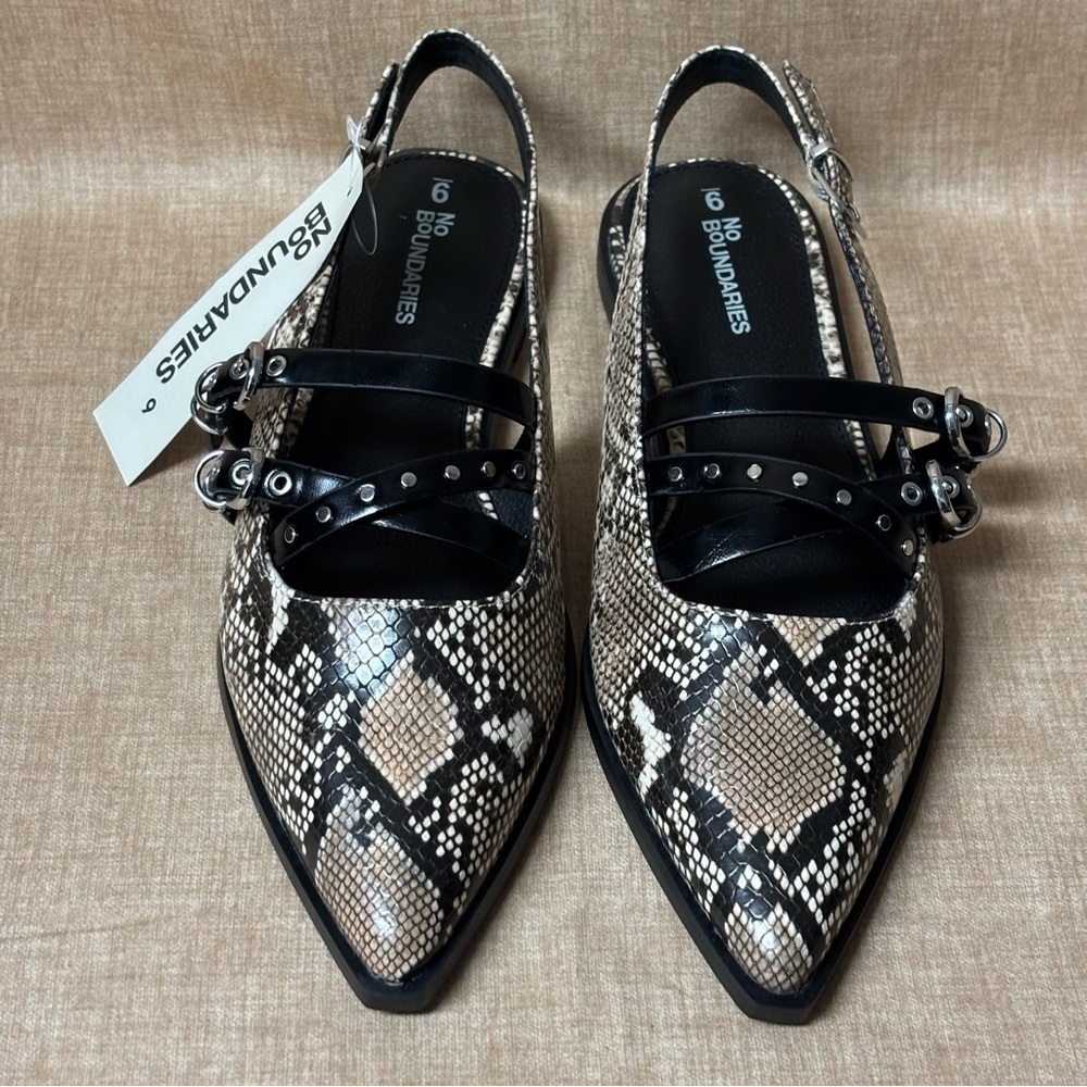 No Boundaries Women's
Faux Leather Strappy Moto Size 9